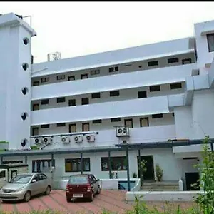 Queens Tourist 3*, Badagara India